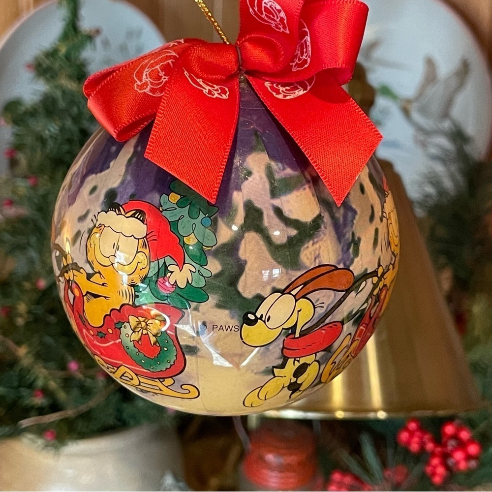 Paws MaTrix  Garfield Christmas Ball Ornament 1996  Vntg  collectible